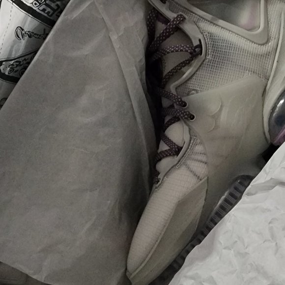 LeBron XIX - Picture 4 of 4